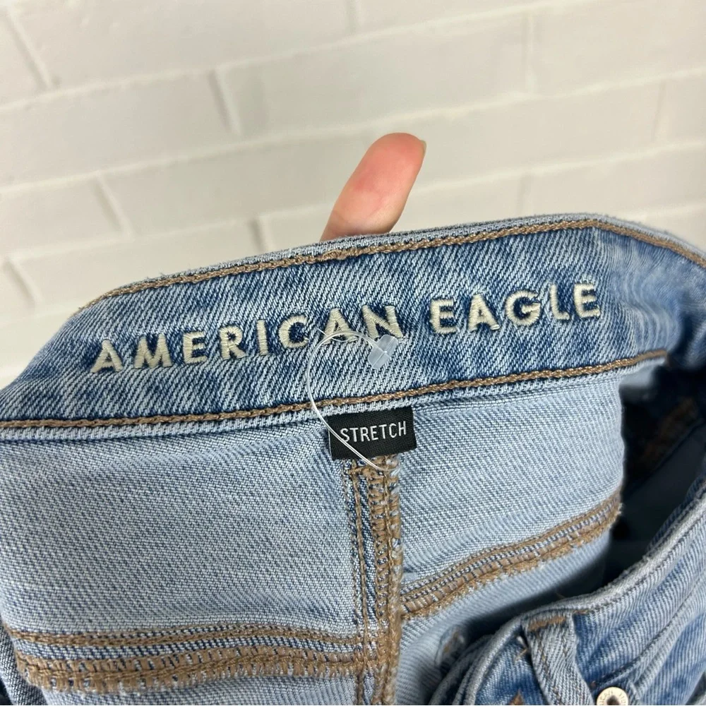 American Eagle Light Wash Mom Jean Shorts Size 2 Long